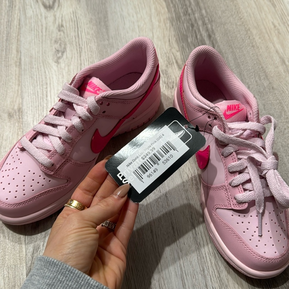 Nike dunks new with tags size 6 women